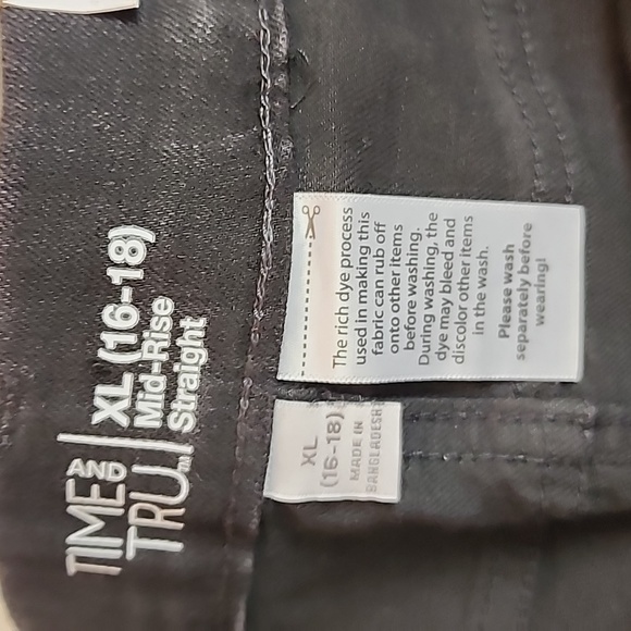 Time and tru mid rise straight jeans - Picture 3 of 3